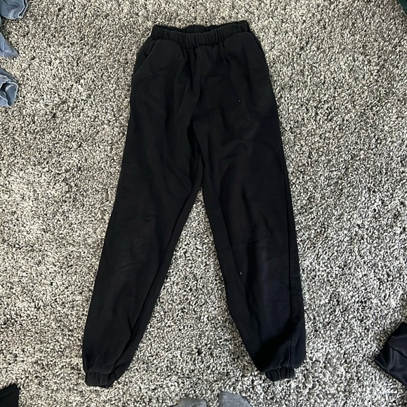 size small black Zara sweatpants - Picture 1 of 1
